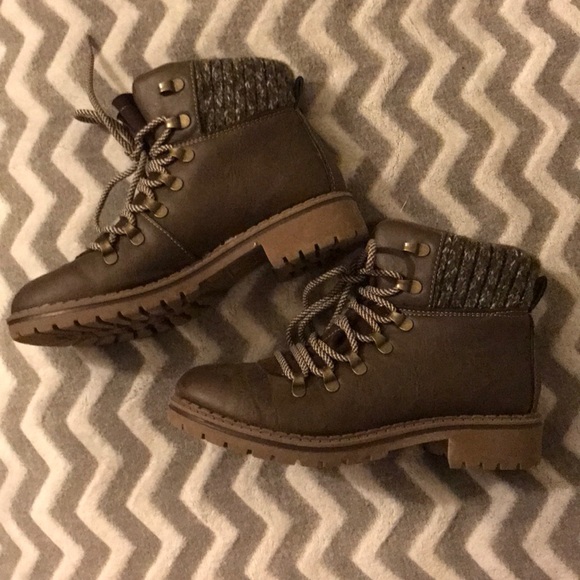 Brown booties - Picture 1 of 1